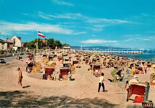 AK / Ansichtskarte Niendorf_Ostseebad Strand Seebruecke Niendorf_Ostseebad