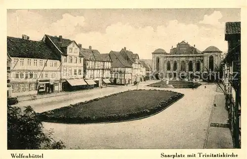 AK / Ansichtskarte Wolfenbuettel Saarplatz mit Trinitatiskirche Wolfenbuettel