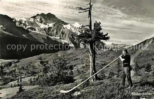 AK / Ansichtskarte Alphorn Alphornblaeser  Alphorn