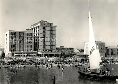 AK / Ansichtskarte Cattolica Alberghi sul mare Hotels am Strand Segelboot Cattolica