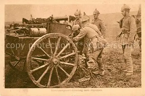 AK / Ansichtskarte Militaria_Geschuetze Maschinengewehr Abteilung beim Abprotzen Militaria Geschuetze