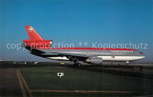 AK / Ansichtskarte Flugzeuge_Zivil Northwest Airlines McDonnell Douglas DC 10 40  Flugzeuge Zivil