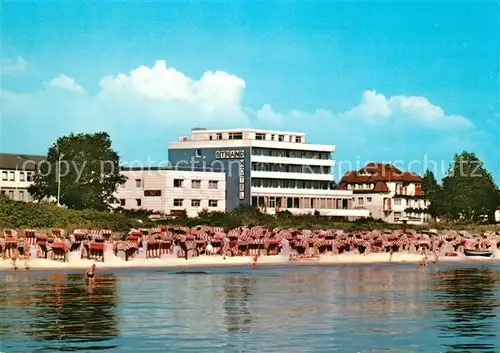 AK / Ansichtskarte Scharbeutz_Ostseebad Strandhotel Moeding Strand Ansicht vom Meer aus Scharbeutz_Ostseebad