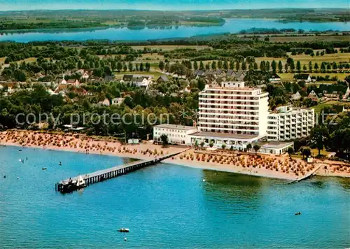 AK / Ansichtskarte Timmendorfer_Strand Ostseeheilbad Hotel Maritim Seebruecke Strand Hemmelsdorfer See Fliegeraufnahme Timmendorfer_Strand