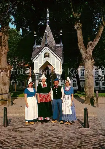 AK / Ansichtskarte Friedrichstadt_Eider Hollaendische Trachten Marktbrunnen Friedrichstadt_Eider