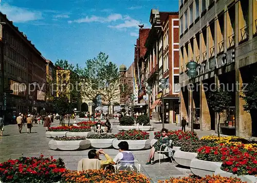 AK / Ansichtskarte Muenchen Fussgaengerzone Blick vom Karlstor Muenchen