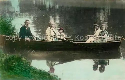 AK / Ansichtskarte Spreewald Bootspartie an der Spree Spreewald