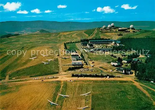 AK / Ansichtskarte Wasserkuppe_Rhoen Fliegeraufnahme Segelflugzeuge Wasserkuppe Rhoen