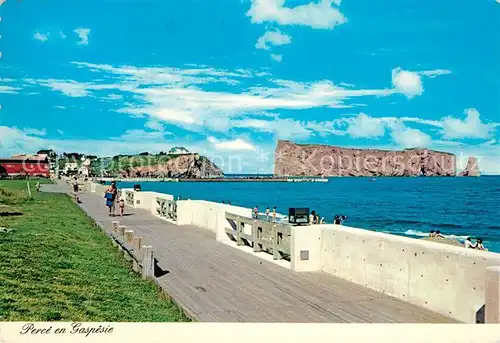 AK / Ansichtskarte Perce Uferpromenade Kalksteinfelsen Perce