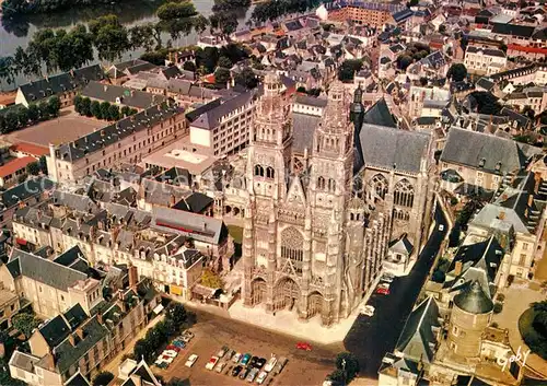 AK / Ansichtskarte Tours_Indre et Loire Fliegeraufnahme Cathedrale Saint Gatien Tours Indre et Loire