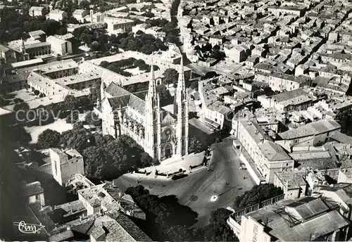 AK / Ansichtskarte Nimes Vue aerienne Place des Carmes et Eglise St Baudile Nimes