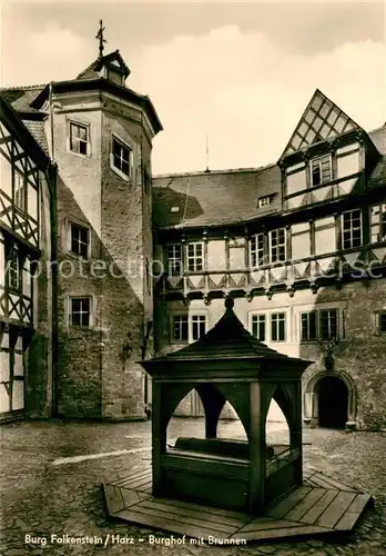 AK / Ansichtskarte Falkenstein_Harz Burg Falkenstein Burghof mit Brunnen Falkenstein_Harz