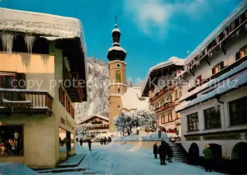 AK / Ansichtskarte Reit_Winkl Dorfstrasse Kirche Winterimpressionen Reit_Winkl