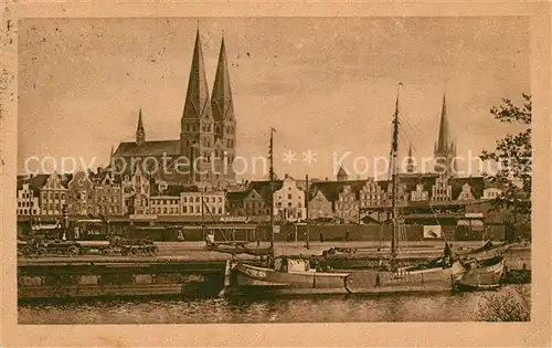 Luebeck Untertrave mit Marienkirche Luebeck