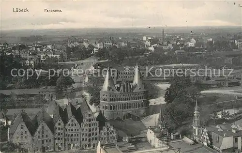 Luebeck Stadtpanorama mit Holstentor Luebeck