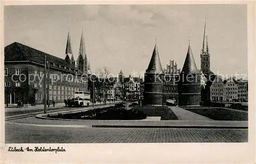 Luebeck Holstentorplatz Holstentor Luebeck