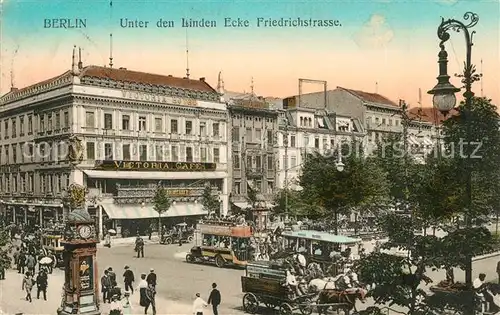 AK / Ansichtskarte Berlin Unter den Linden Ecke Friedrichstrasse Standuhr Verkehr Berlin