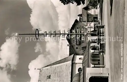 AK / Ansichtskarte Prien_Chiemsee Marktplatz Zunftbaum Prien Chiemsee