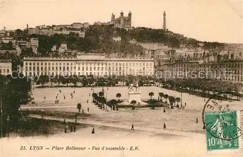 AK / Ansichtskarte Lyon_France Place Bellecour Lyon France