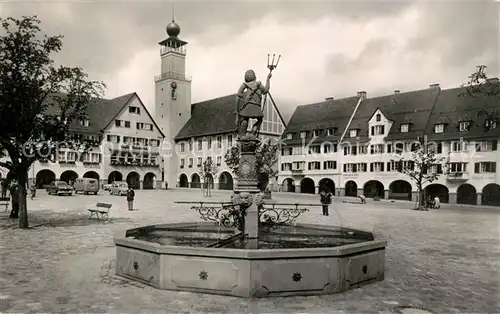 AK / Ansichtskarte Freudenstadt Neues Rathaus mit Neptunbrunnen Freudenstadt