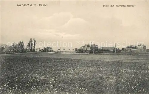 AK / Ansichtskarte Niendorf_Ostseebad Blick vom Travemuenderweg Niendorf_Ostseebad