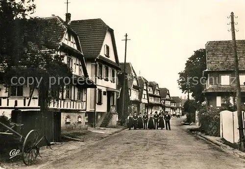 AK / Ansichtskarte Trachten_Alsace Village Alsacien Trachten Alsace