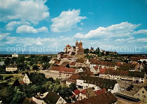 AK / Ansichtskarte Breisach_Rhein Stadtpanorama mit Marktplatz und Muensterberg Breisach Rhein