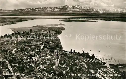 AK / Ansichtskarte Radolfzell_Bodensee Blick auf Insel Reichenau und Schweizer Alpen Fliegeraufnahme Radolfzell Bodensee