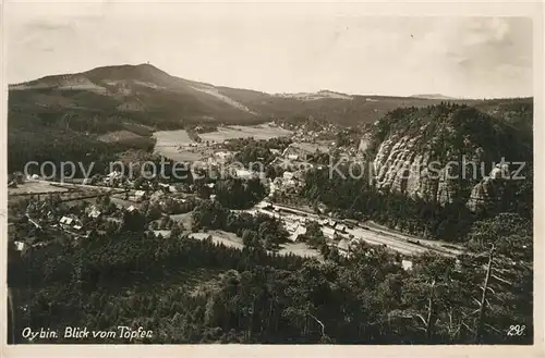 AK / Ansichtskarte Oybin Panorama Blick vom Toepfer mit Berg Oybin Zittauer Gebirge Oybin