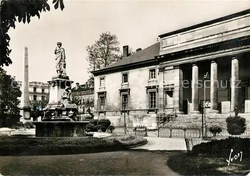 AK / Ansichtskarte Chalon sur Saone Palais de justice monument Thevenin et l obelisque Chalon sur Saone