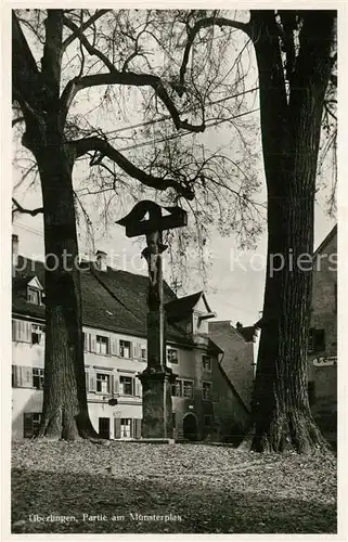 AK / Ansichtskarte ueberlingen_Bodensee Partie am Muensterplatz Inri Kreuz ueberlingen Bodensee