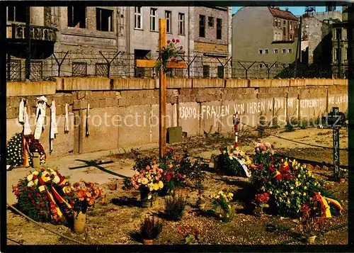 AK / Ansichtskarte Berlin Zimmerstrasse Checkpoint Charlie Mahnmal Peter Fechter Berlin