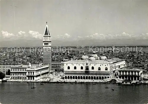 AK / Ansichtskarte Venedig_Venezia Fliegeraufnahme Markuskirche Dogenpalast Venedig Venezia