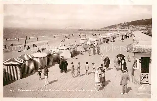 AK / Ansichtskarte Deauville Plage fleurie les bains et les planches Deauville