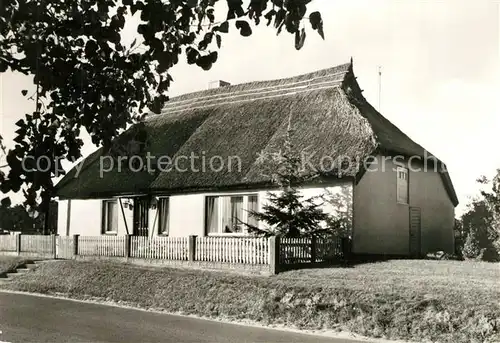 AK / Ansichtskarte Trassenheide_Usedom Fischerhaus mit Reetdach Trassenheide Usedom