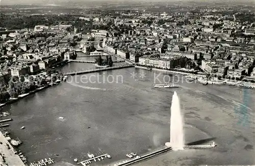 AK / Ansichtskarte Geneve_GE Vue aerienne du jet deau la Rade et la Ville Geneve_GE