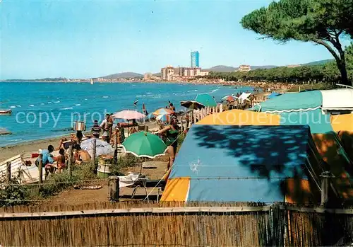 AK / Ansichtskarte Follonica Campingplatz Strand Follonica