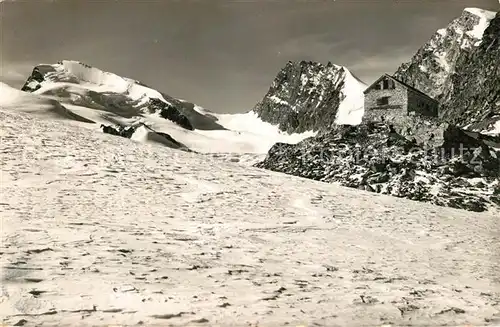 AK / Ansichtskarte Saas Fee Britannia Huette Strahlhorn Adlerpass Allalinhorn Saas Fee