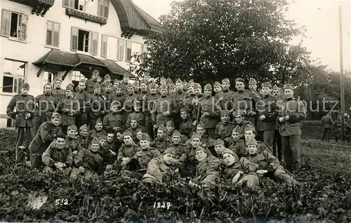 AK / Ansichtskarte Soldatengruppenfoto Schweizer Soldaten Soldatengruppenfoto