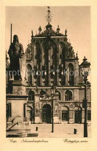 AK / Ansichtskarte Riga_Lettland Schwarzhaupterhaus Denkmal Roland Riga_Lettland