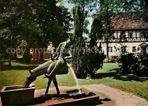 AK / Ansichtskarte Bodenwerder Muenchhausen Haus mit neuem Brunnen Bodenwerder