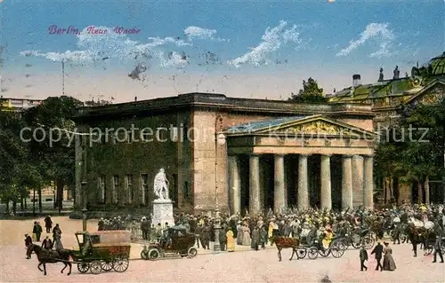 AK / Ansichtskarte Berlin Neue Wache Denkmal Pferdekutsche Automobil Berlin