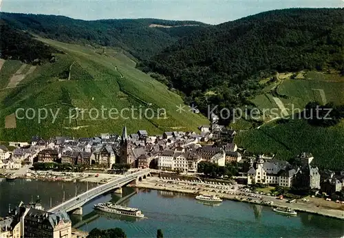 AK / Ansichtskarte Bernkastel Kues Fliegeraufnahme Moselpartie mit Weinbergen Bernkastel Kues