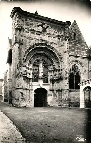 AK / Ansichtskarte Loudun Portail Renaissance de l Eglise Saint Pierre Loudun