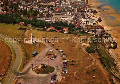 AK / Ansichtskarte Arromanches les Bains Table dOrientationet Notre Dame des Flots Vue aerienne Arromanches les Bains