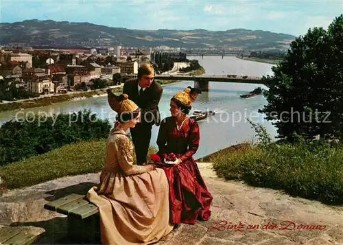 AK / Ansichtskarte Linz_Donau Panorama Blick ueber die Donau Original Linzer Goldhaubentracht Linz_Donau