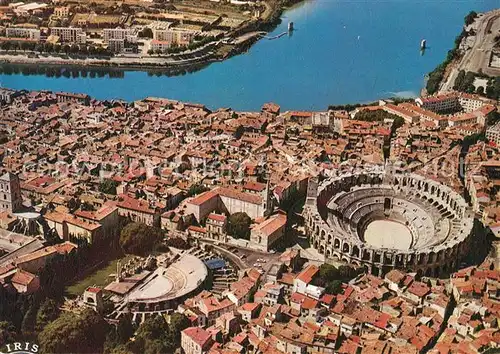 AK / Ansichtskarte Arles_Bouches du Rhone Les Arenes Theatre antique Saint Trophime et le Rhone vue aerienne Arles_Bouches du Rhone