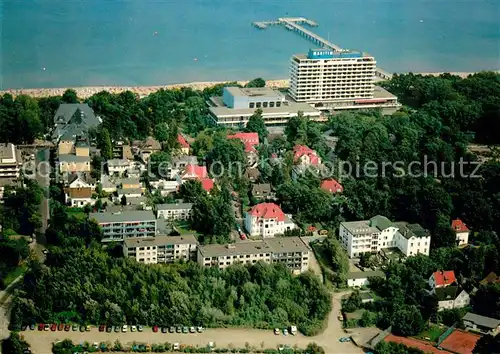 AK / Ansichtskarte Timmendorfer_Strand Fliegeraufnahme mit Hotel Maritim Timmendorfer_Strand