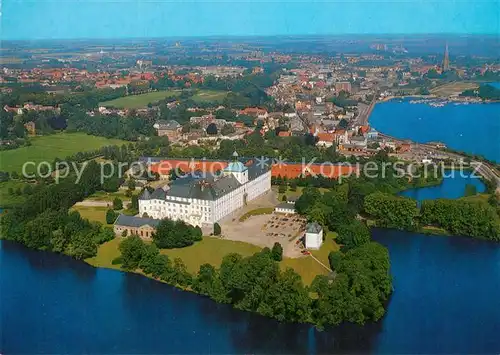 AK / Ansichtskarte Schleswig_Schlei Fliegeraufnahme mit Schloss Gottorp Schleswig_Schlei