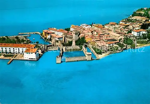 AK / Ansichtskarte Sirmione_Lago_di_Garda Fliegeraufnahme Sirmione_Lago_di_Garda